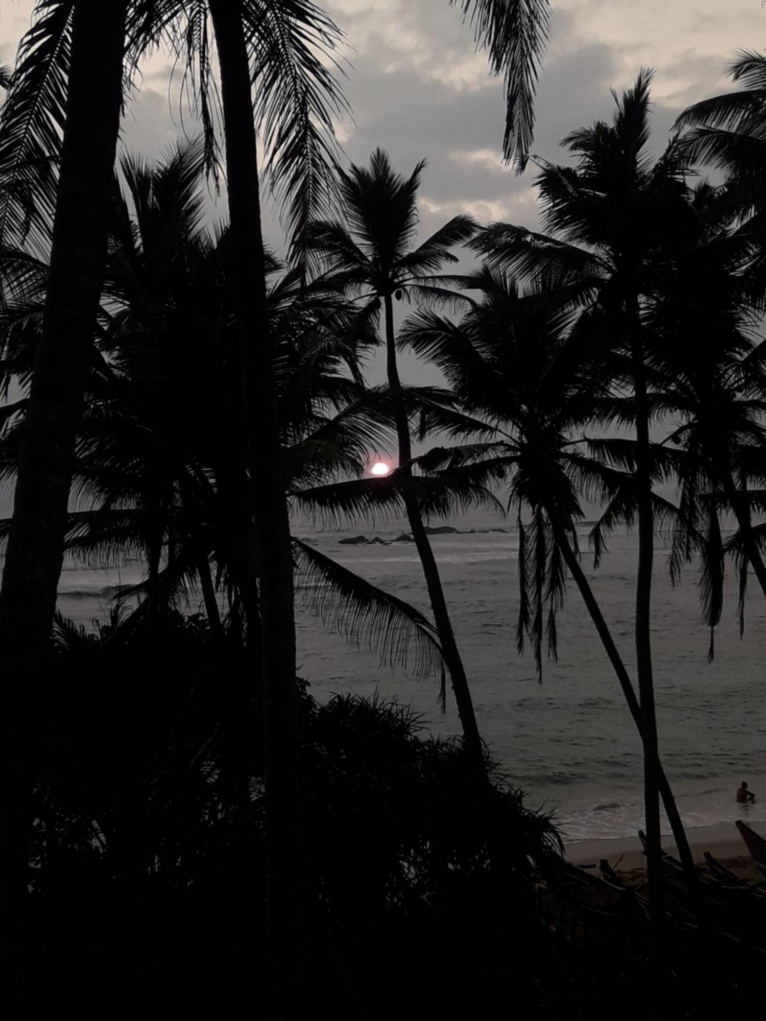 Sunray Rest - Beach View Homestay Mirissa Oda fotoğraf