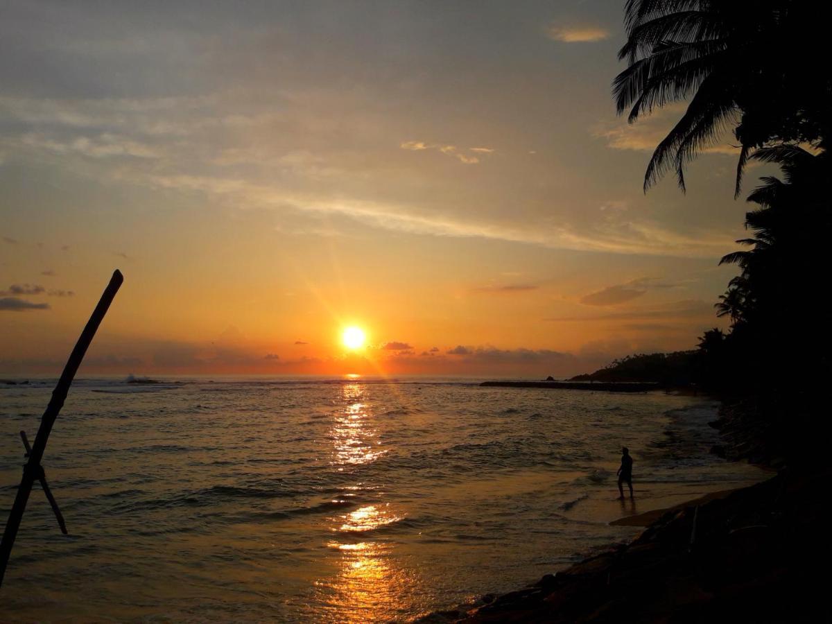 Sunray Rest - Beach View Homestay Mirissa Dış mekan fotoğraf